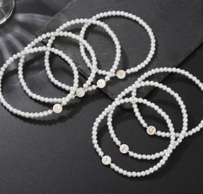 Pulsera Delicada con Perlas y Letra Inicial HejK.com Marketplace LLC