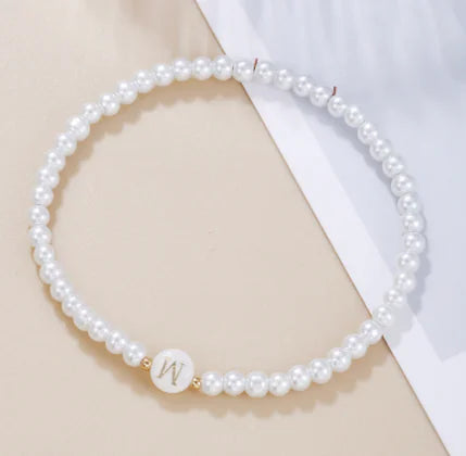 Pulsera Delicada con Perlas y Letra Inicial HejK.com Marketplace LLC