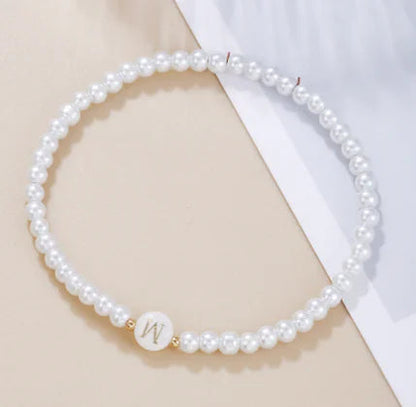 Pulsera Delicada con Perlas y Letra Inicial HejK.com Marketplace LLC