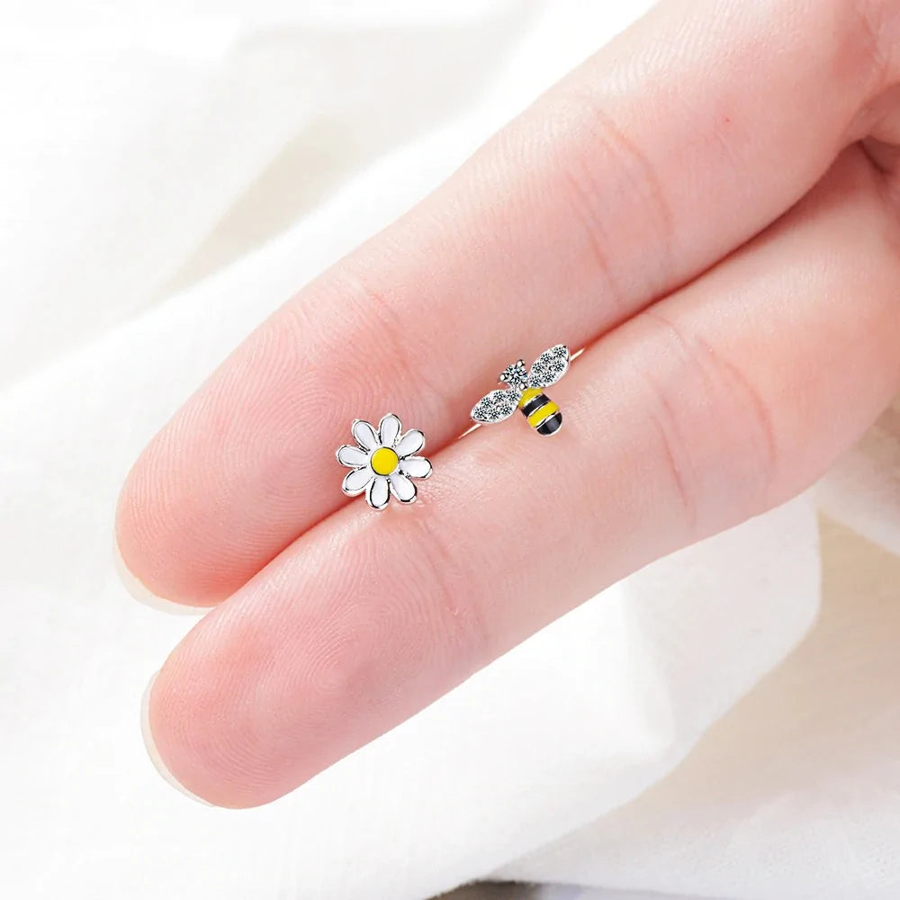 Single Flower And Single Bee Earring WEM Support (www.WEM.support)