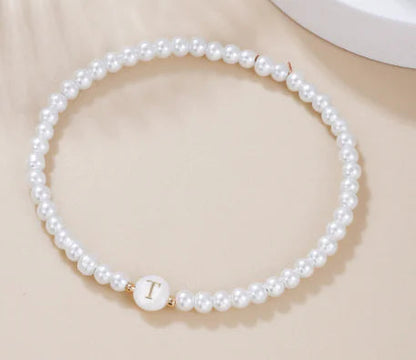Pulsera Delicada con Perlas y Letra Inicial HejK.com Marketplace LLC