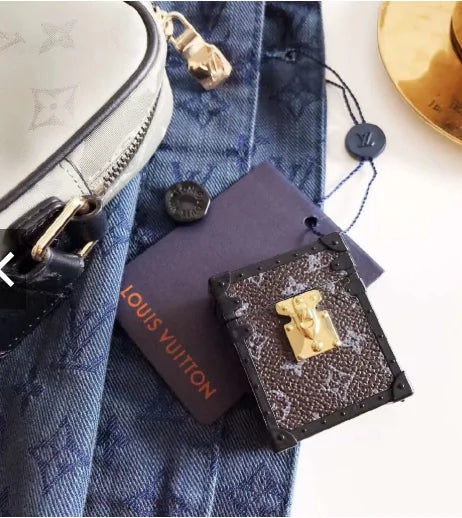 Leather Airpod Cases WEM Support (www.WEM.support)