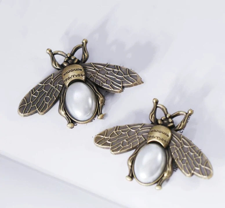 Pearl Bulb Brooch WEM Support (www.WEM.support)