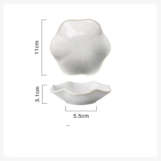 A white ceramic Kung Fu tea cup with elegant design, measuring 31cm in diameter and 5.5cm in height.