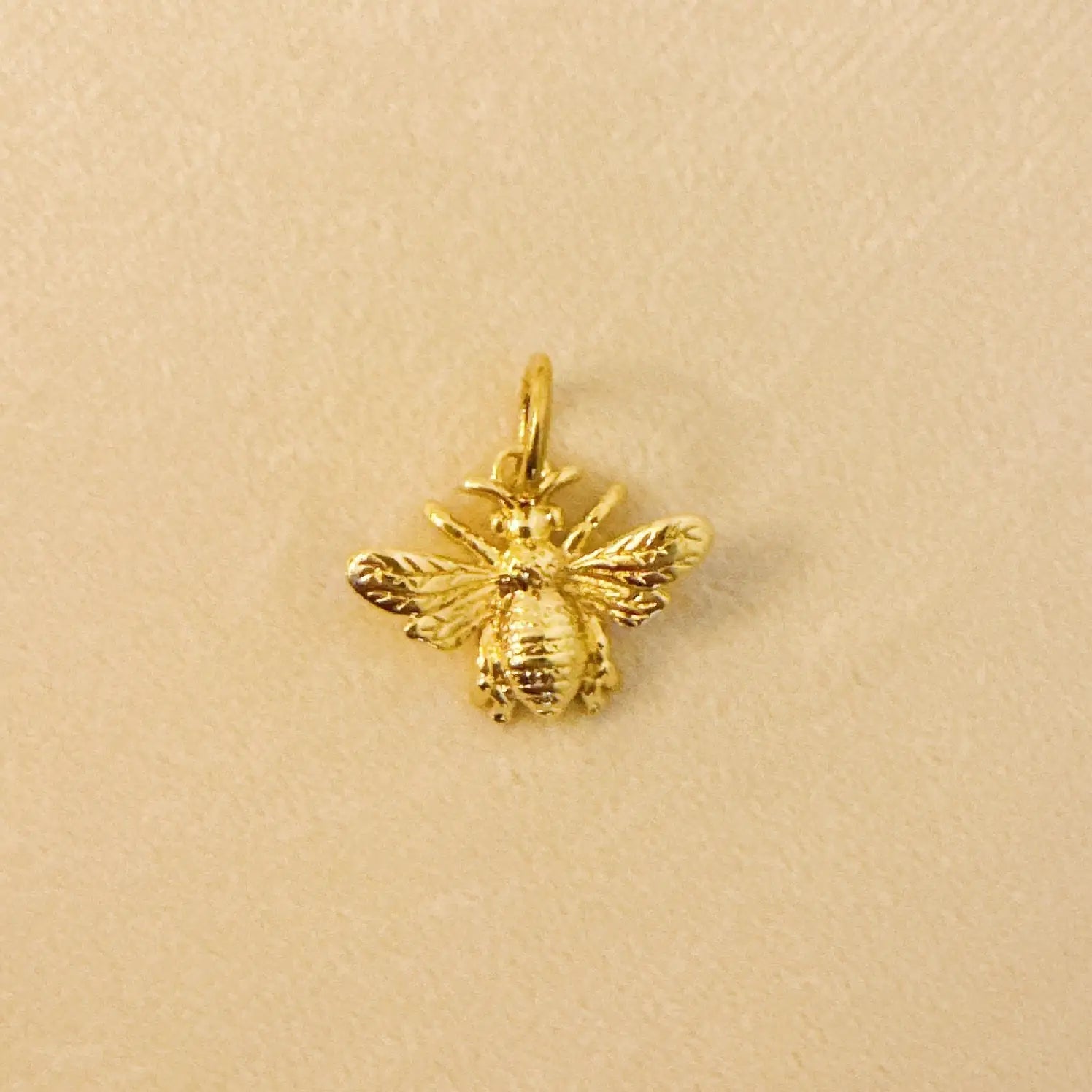 Bee The Queen Seamless Clip Charm WEM Support (www.WEM.support)