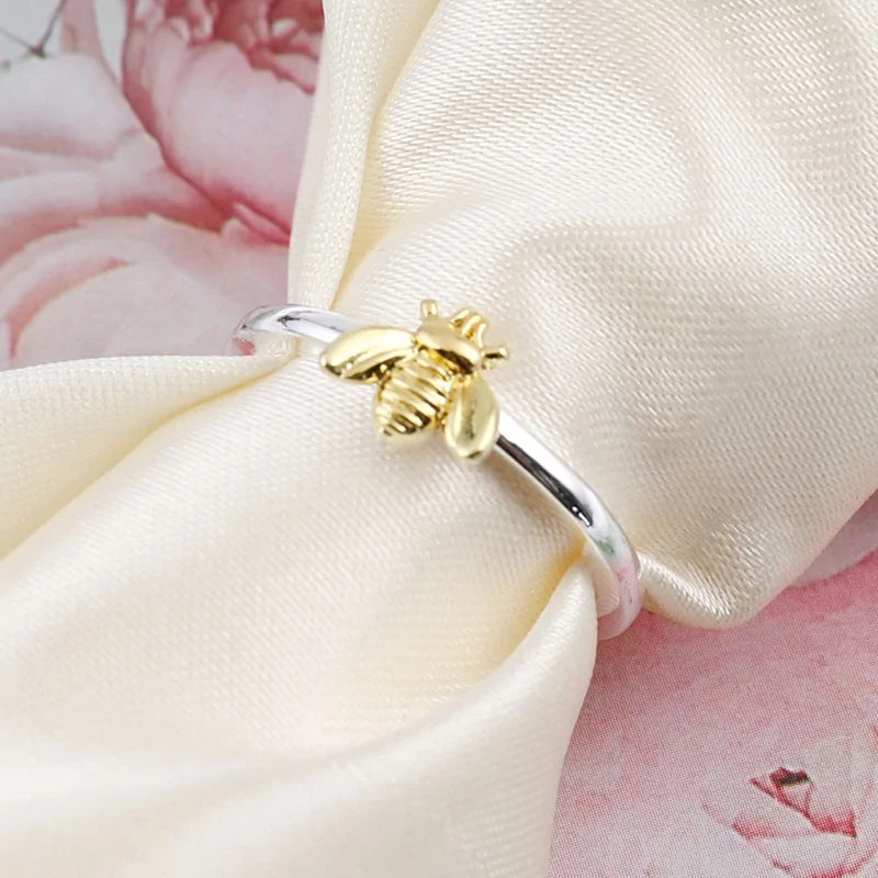 Dainty Bee Ring WEM Support (www.WEM.support)