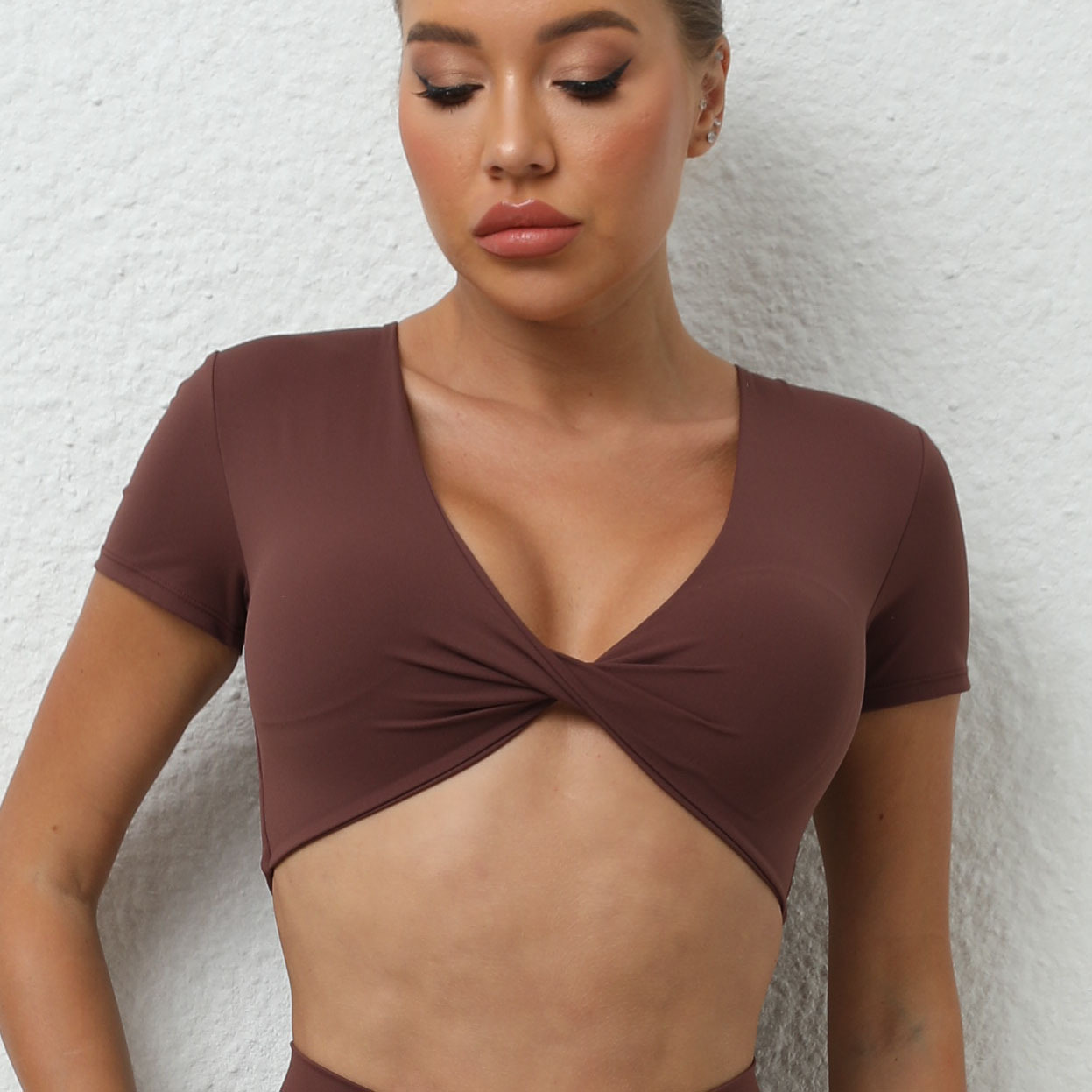 Slim-Fit V-Neck Yoga Tee – Stylish & Sporty Activewear HejK.com