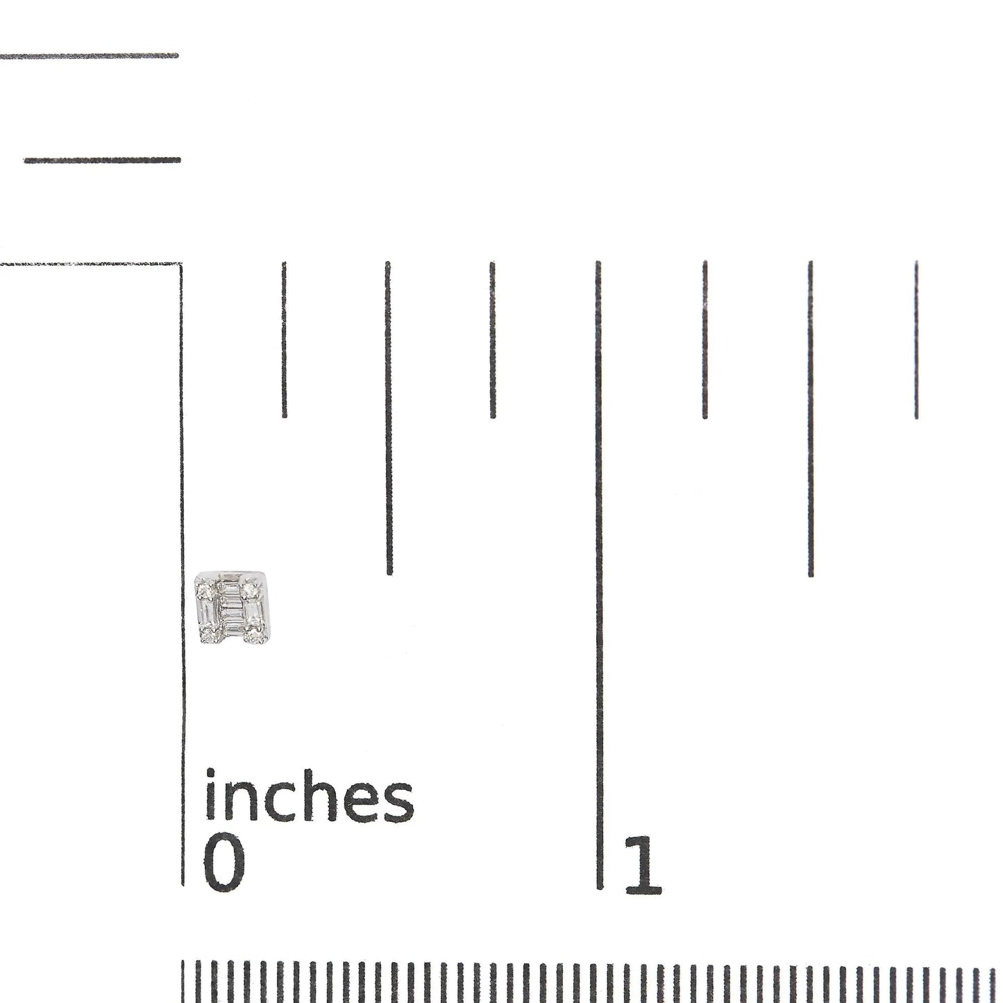 Brincos Quadrados de Mosaico com Diamantes Redondos e Baguete em Ouro Branco 10K 1/7 Cttw (Cor H-I, Clareza I1-I2) WEM Support (www.WEM.support)