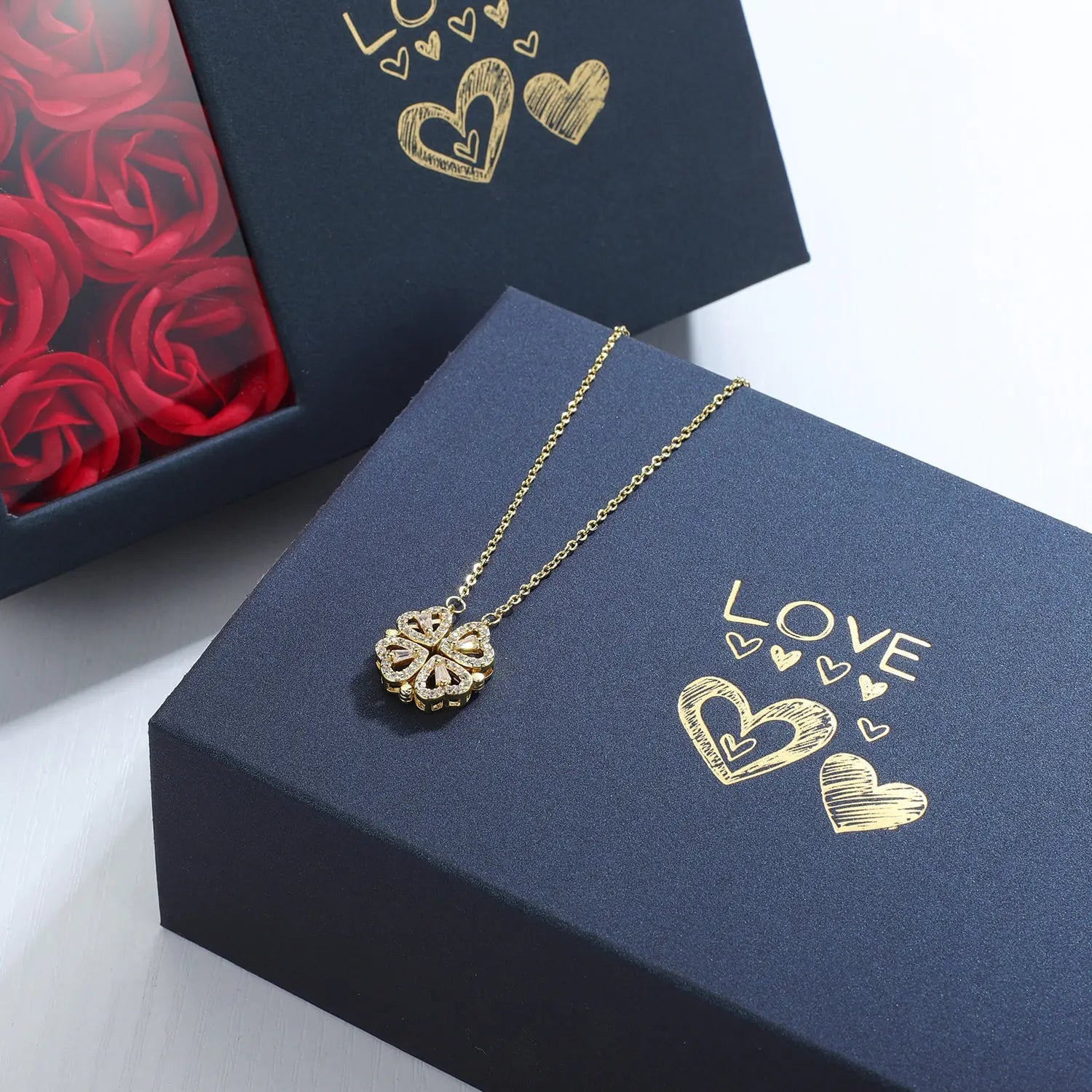 Rose Gift Box with Four-Leaf Grass and Heart Necklaces HejK.com