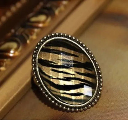 Classic Floral Gemstone Oval Ring - Catch Cards