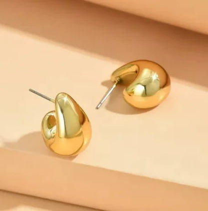 Comma - Shaped Teardrop Earrings - Catch Cards