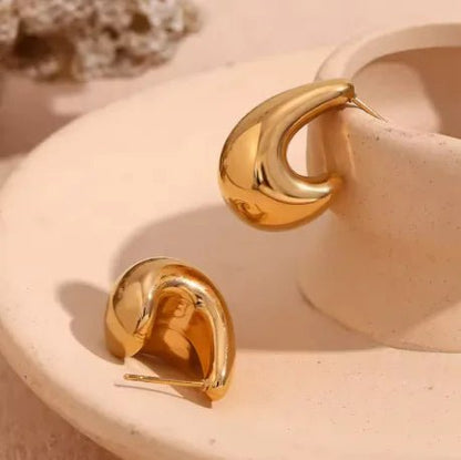 Comma - Shaped Teardrop Earrings - Catch Cards