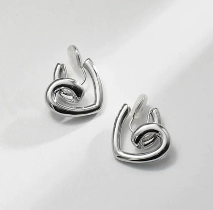 Elegant Metal Love Mosquito Coil Ear Clips - Catch Cards