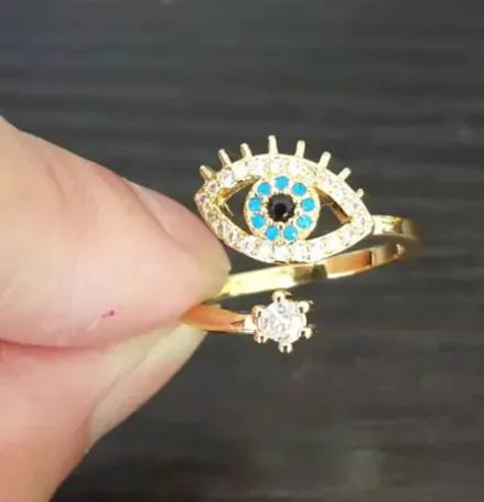 Frosty Wind Female Blue Eyes Fashion Ring - Catch Cards