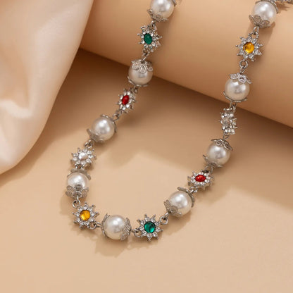 Colored Diamond-embedded Small Flower Pearl Necklace WEM Support (www.WEM.support)