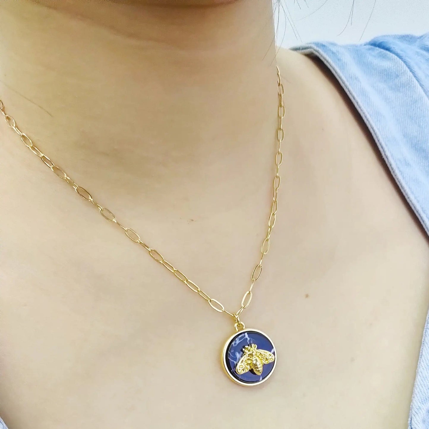 Bee On The Jewel Necklace WEM Support (www.WEM.support)