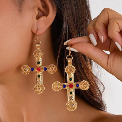 Colar de Pérola com Pingente de Cruz Dupla e Borlas HejK.com