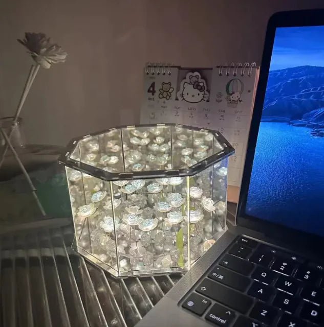 Luminária Abajur Music Box Noite Florida: Design de Tulipa e Rosa WEM Support (www.WEM.support)