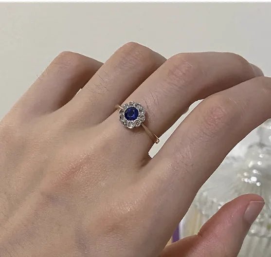 Safiro Oval Halo Zirconia Anillo - Catch Cards