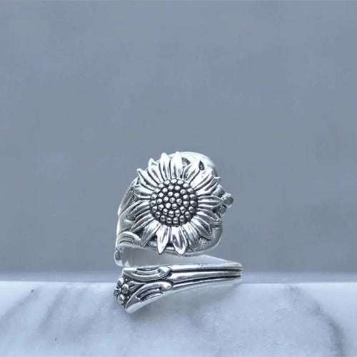 Silver Retro Daisy Ring for Women in Thailand - Catch Cards