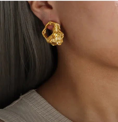 Vintage Hollow Pleated Earrings - Catch Cards