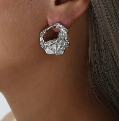 Vintage Hollow Pleated Earrings - Catch Cards