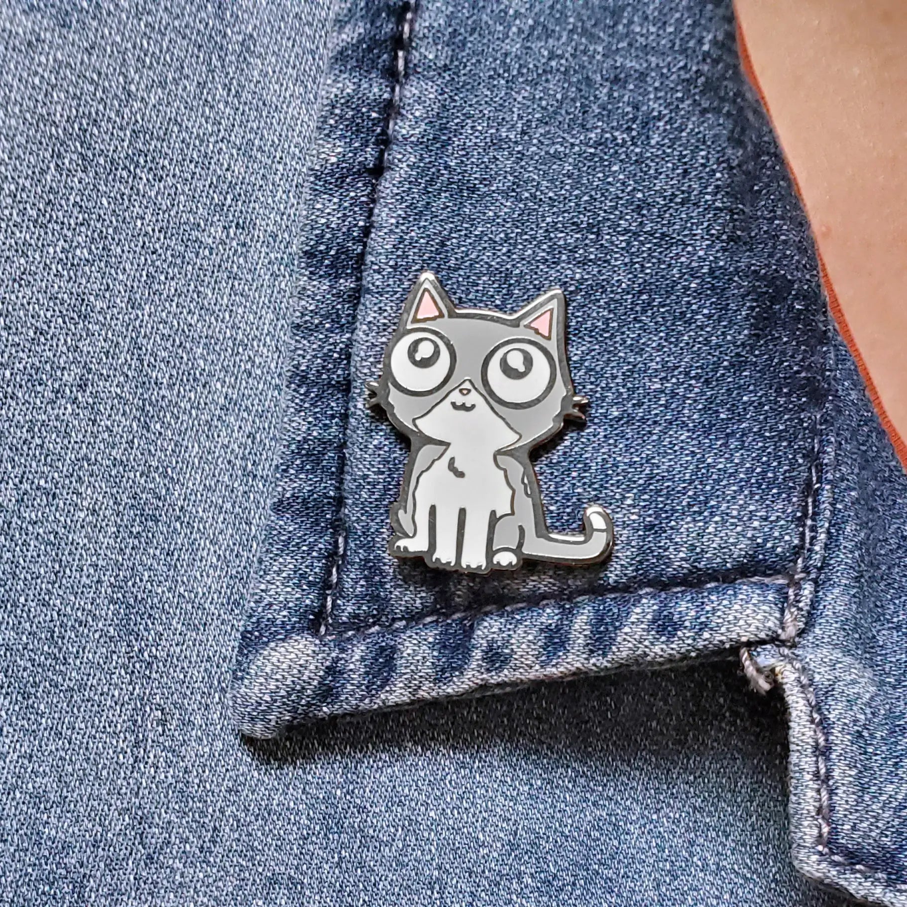 Gray Cat Pin WEM Support (www.WEM.support)