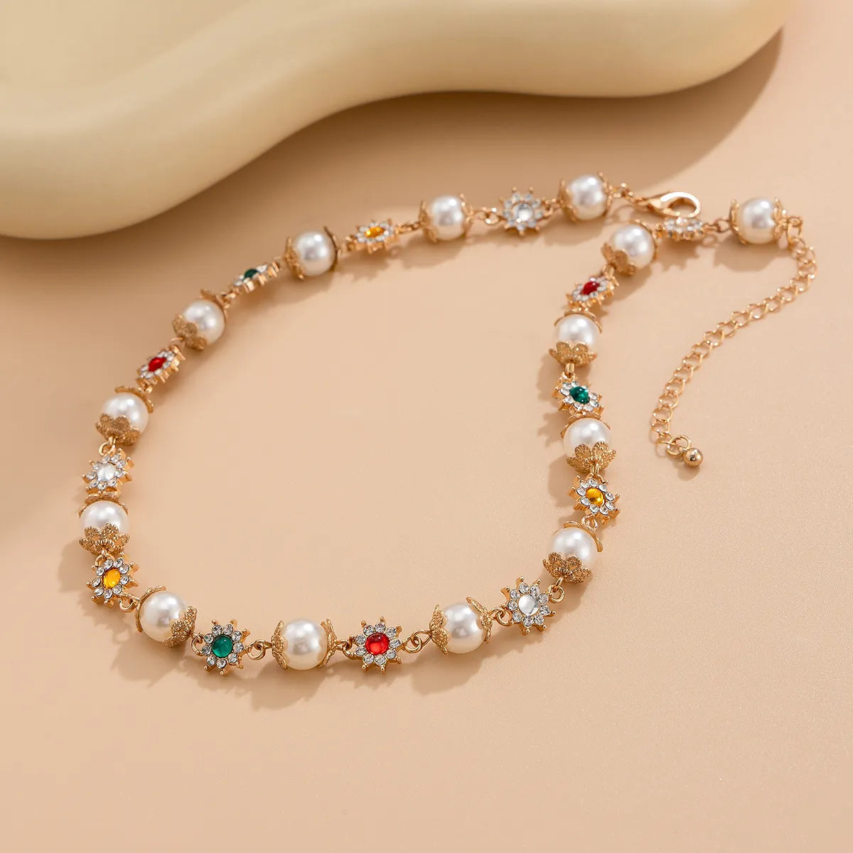 Colored Diamond-embedded Small Flower Pearl Necklace WEM Support (www.WEM.support)