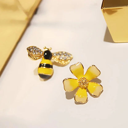 Single Flower And Single Bee Earring WEM Support (www.WEM.support)