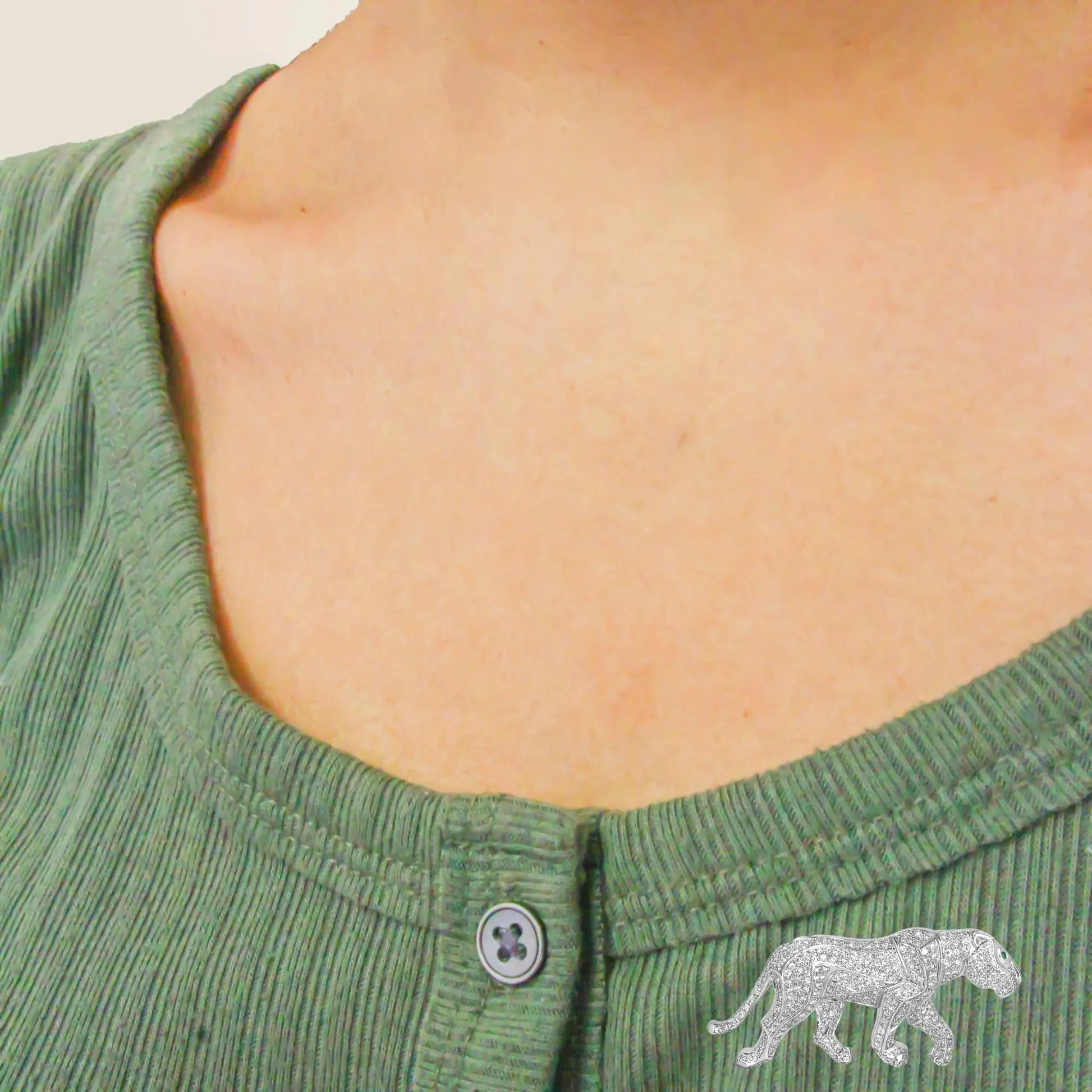 18K White Gold 2mm Green Round Emerald and 2 1/2 Cttw Diamond Panther Brooch Pin (H-I Color, SI1-SI2 Clarity) WEM Support (www.WEM.support)