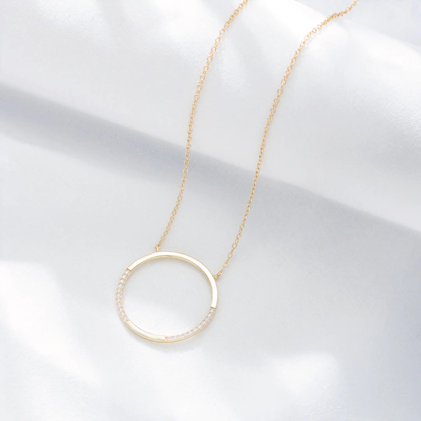 Zuzy Halo Necklace - Catch Cards